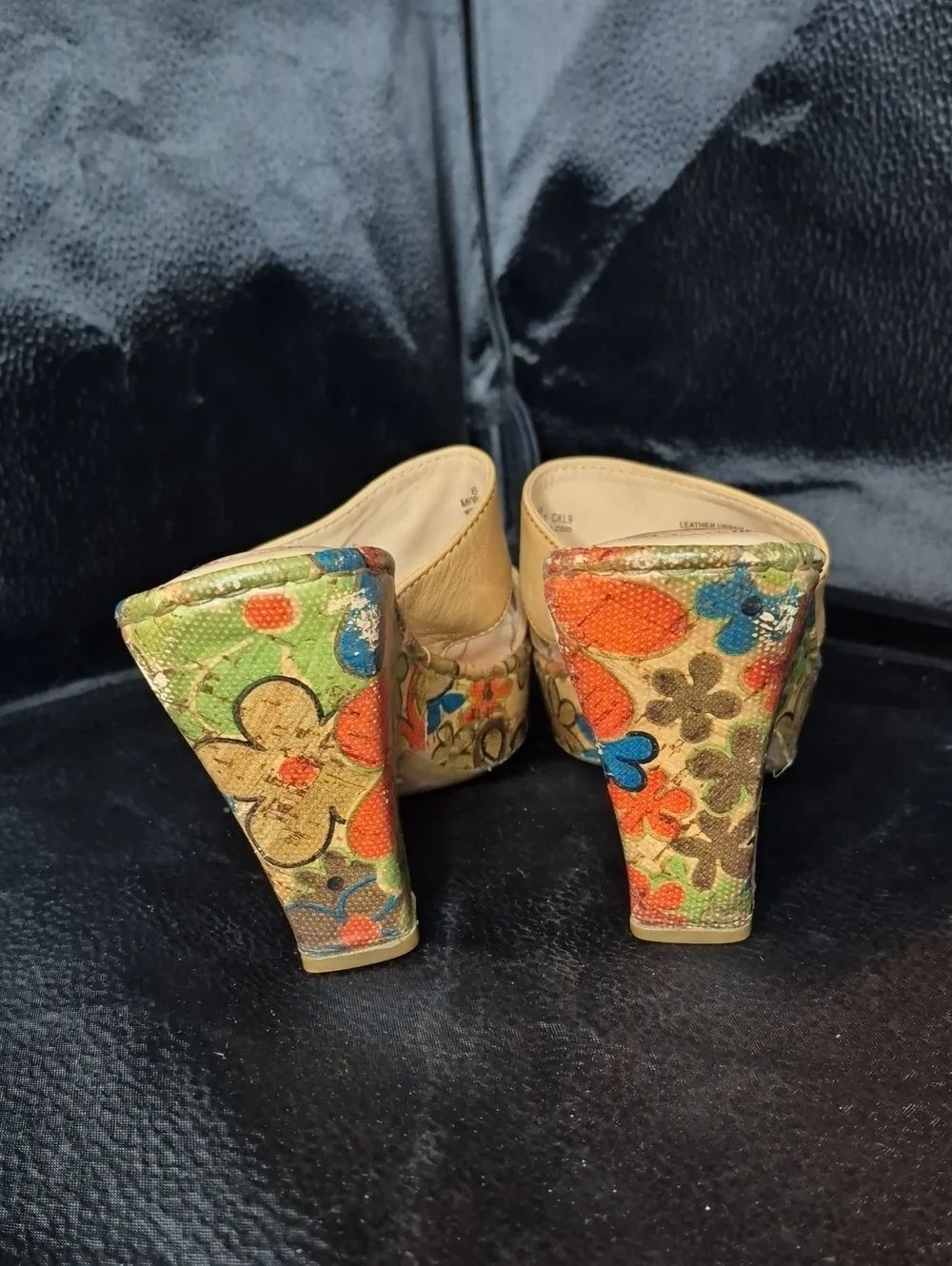 Born Crown Women's 8 Leather Floral Wedge Sandal - Picture 4 of 8